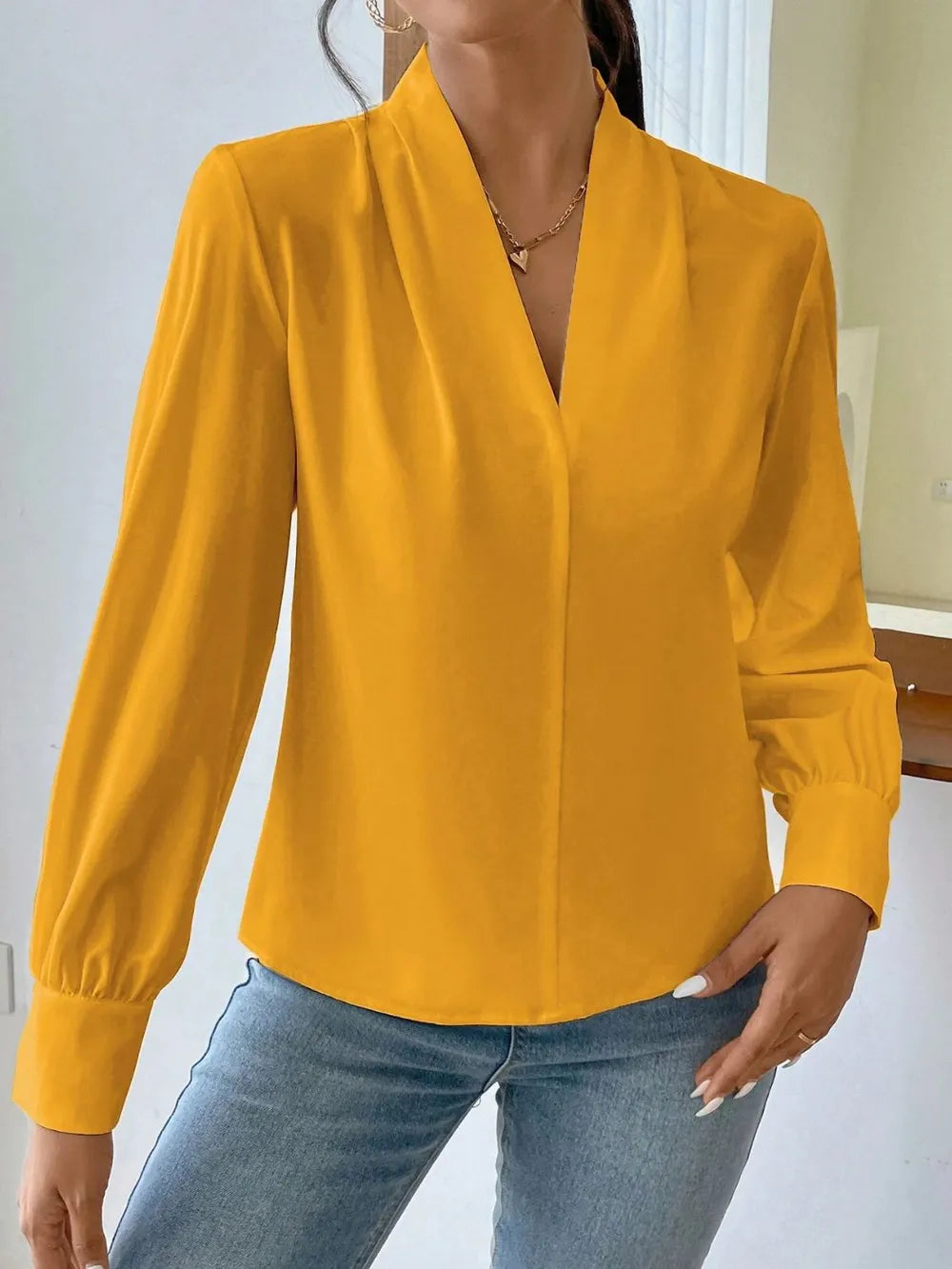 Long sleeved shirt design sense V-neck solid color loose top autumn shirt
