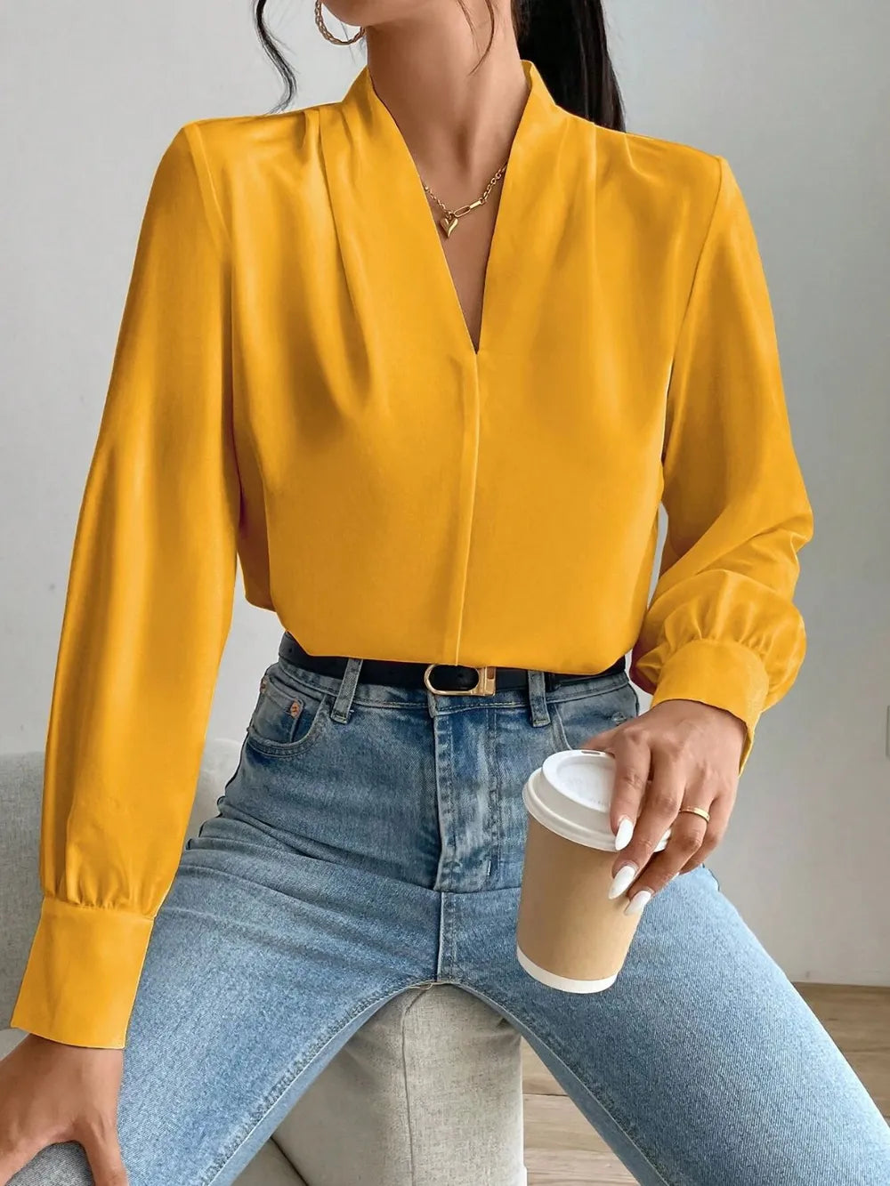 Long sleeved shirt design sense V-neck solid color loose top autumn shirt
