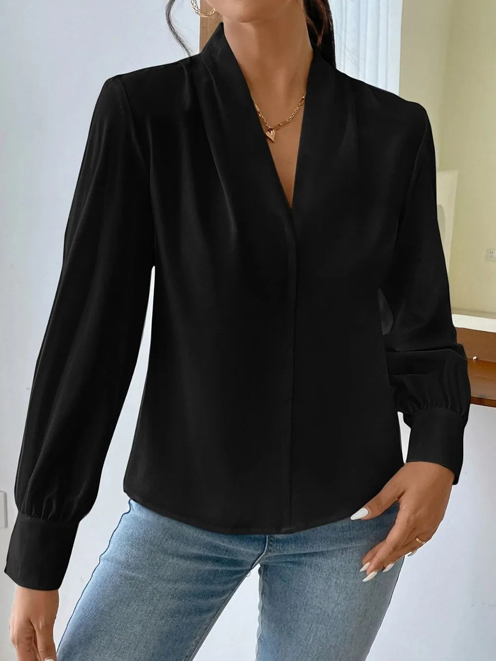 Long sleeved shirt design sense V-neck solid color loose top autumn shirt