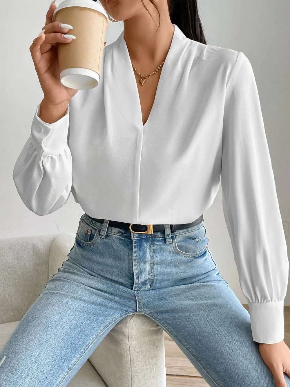 Long sleeved shirt design sense V-neck solid color loose top autumn shirt
