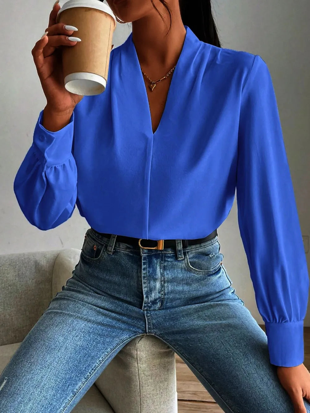 Long sleeved shirt design sense V-neck solid color loose top autumn shirt