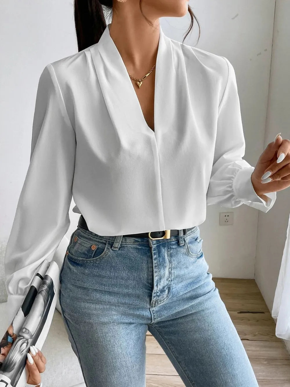 Long sleeved shirt design sense V-neck solid color loose top autumn shirt