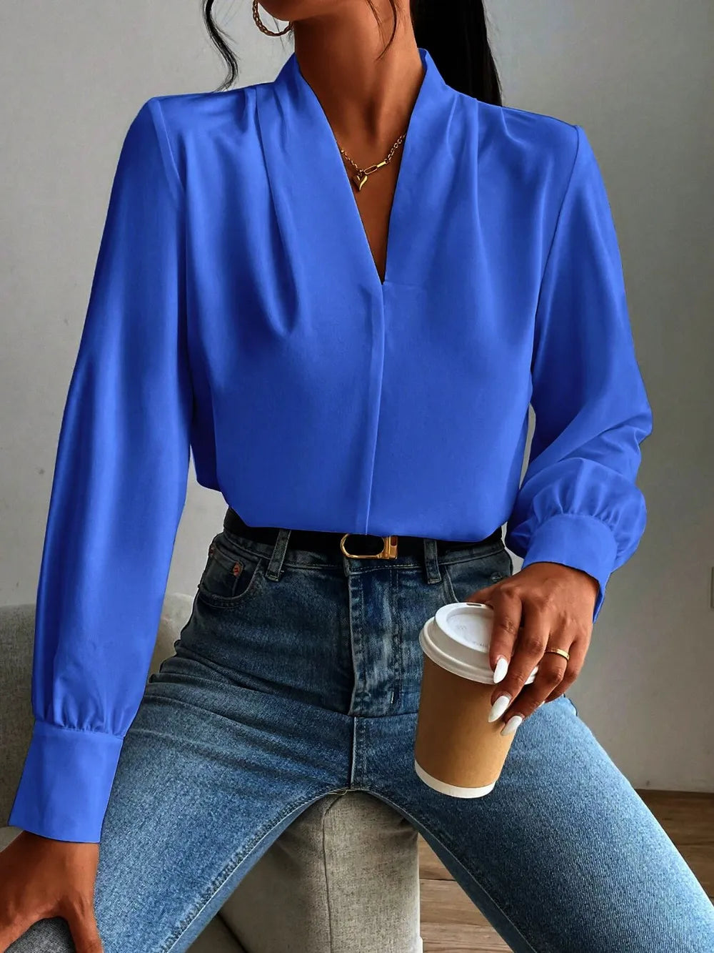 Long sleeved shirt design sense V-neck solid color loose top autumn shirt