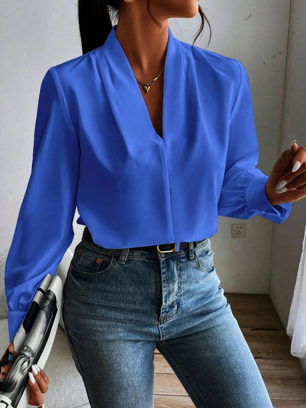 Long sleeved shirt design sense V-neck solid color loose top autumn shirt