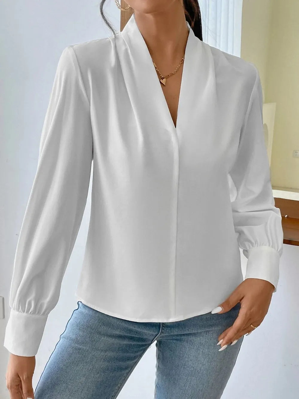 Long sleeved shirt design sense V-neck solid color loose top autumn shirt
