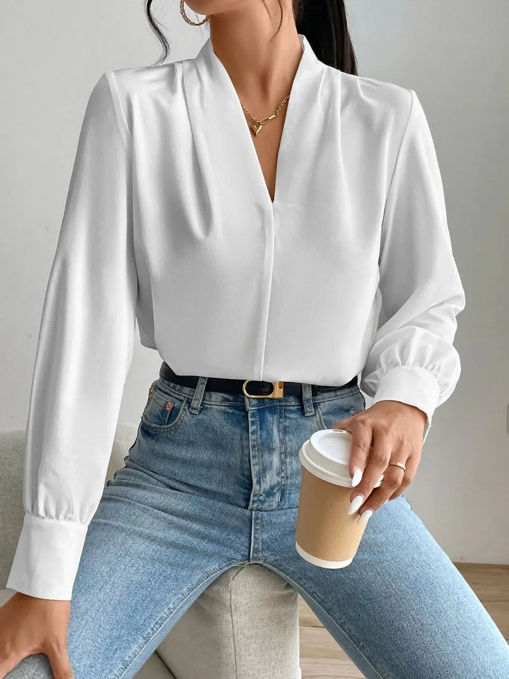 Long sleeved shirt design sense V-neck solid color loose top autumn shirt