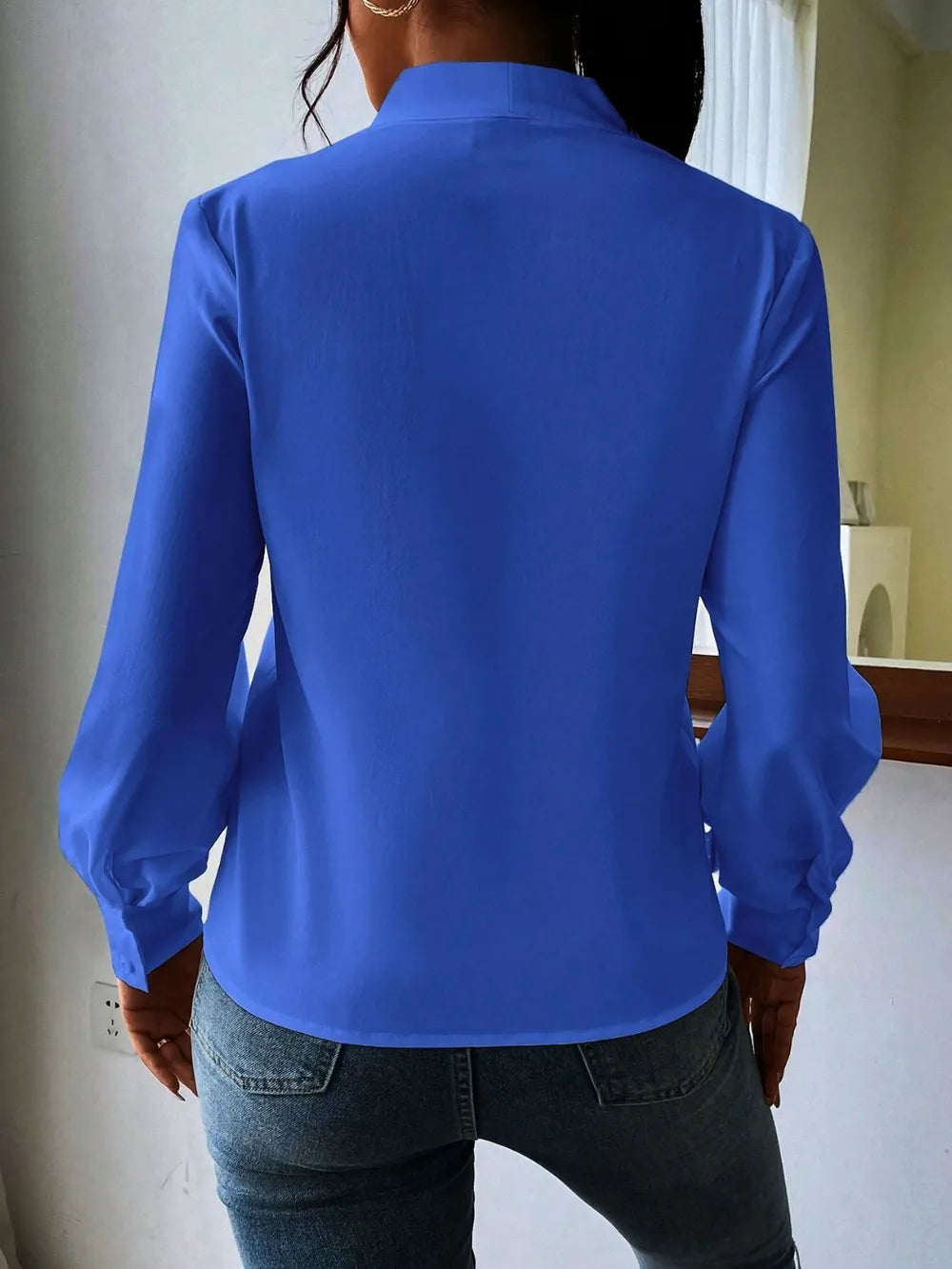 Long sleeved shirt design sense V-neck solid color loose top autumn shirt