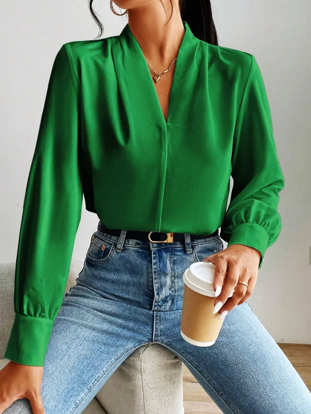 Long sleeved shirt design sense V-neck solid color loose top autumn shirt
